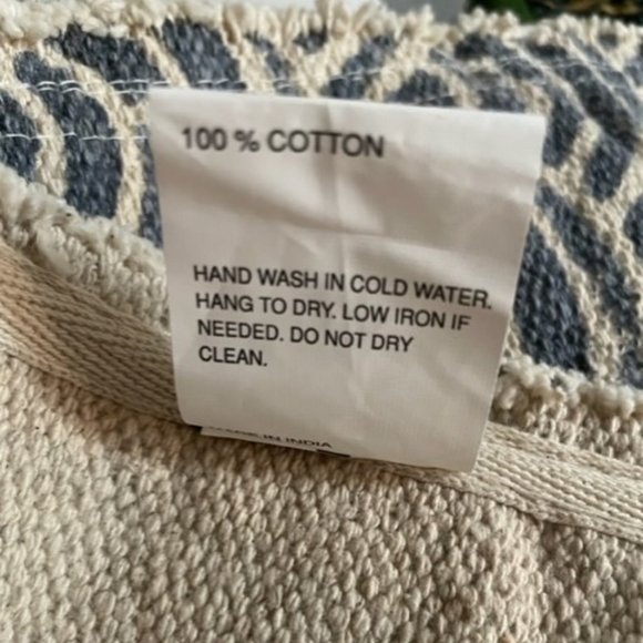 New! SIMONS Blue Table Runner & 2 Placemats - Picture 6 of 6